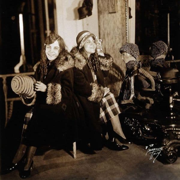 Como Daisy e Violet Hilton se tornaram estrelas de um "show de horrores" e a realidade sombria de suas vidas nos bastidores.