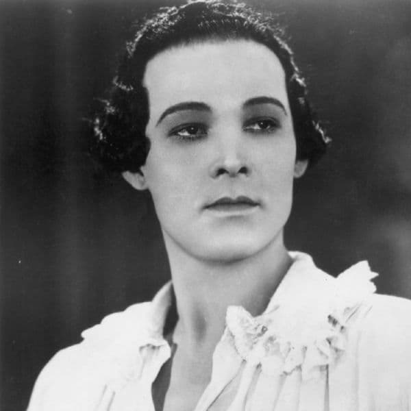 Rudolph Valentino proibiu sua esposa, Rambova, de vê-lo devido ao seu comportamento tóxico - em seu testamento, ele a deixou com "uma única nota de um dólar". Aqui está a vida de um Latin Lover.