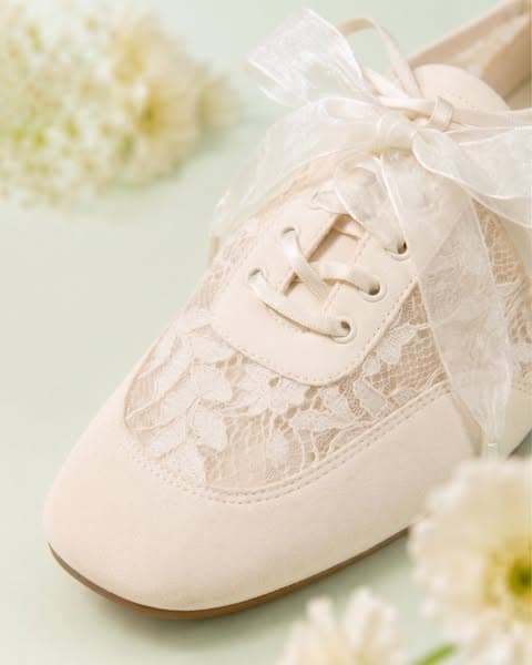 Lace That Keeps Up
