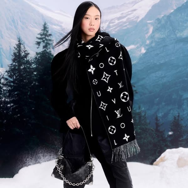 冬の装いを彩るウィメンズ･マフラー