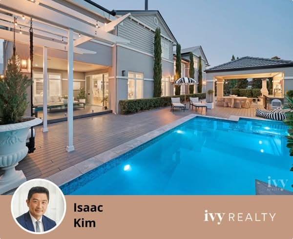8 Queen Guineveres Place Sovereign Islands - For Sale
