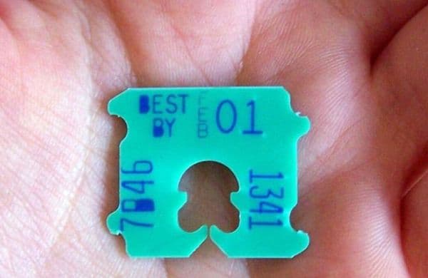 Put A Bread Clip In Your Wallet When Traveling