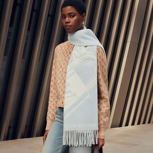 冬の装いを彩るウィメンズ･マフラー