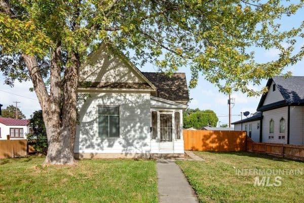 215 6th Ave S. | Silvercreek Realty Group