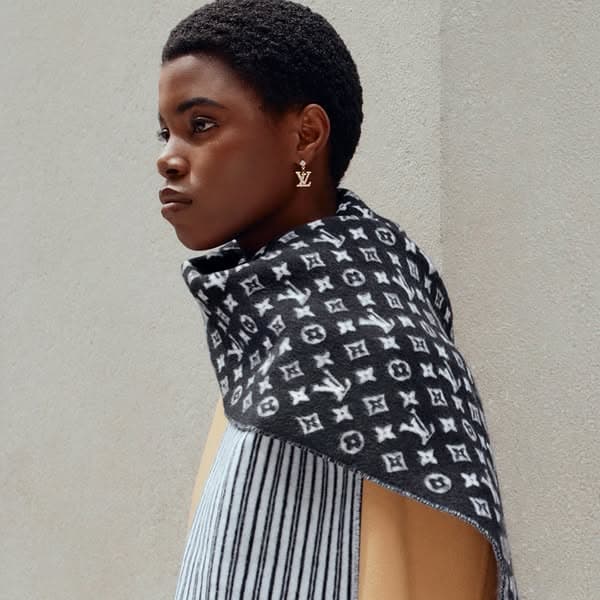 冬の装いを彩るウィメンズ･マフラー