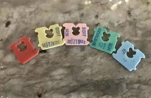 Put A Bread Clip In Your Wallet When Traveling