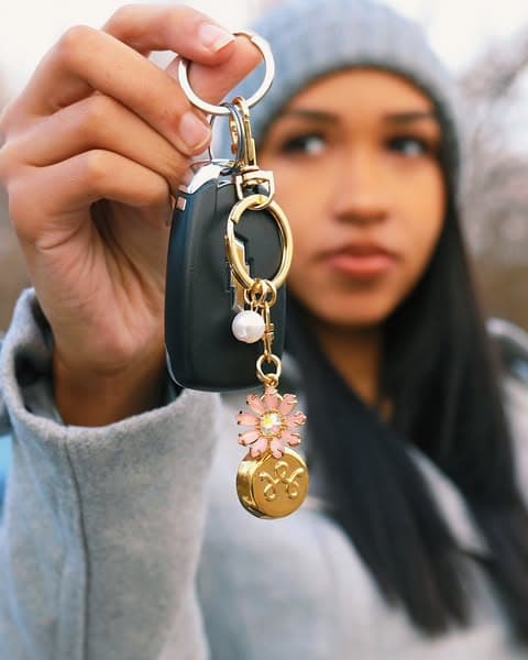 Police Urge Seniors To Carry This Device