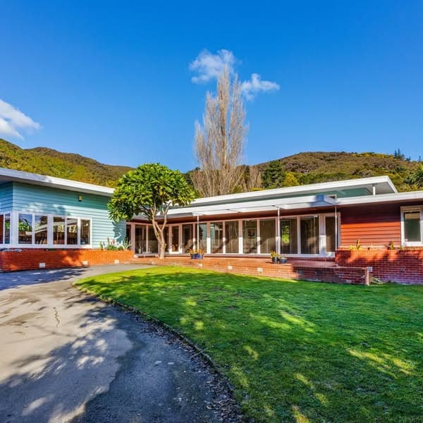 Mid-century stunner
