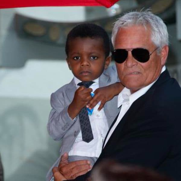 Le fils de Sandra Bullock a grandi et pourrait vous sembler familier ; retenez votre souffle avant de voir à quel point il a l'air différent maintenant. Plus d'enfants de célébrités qui ne sont plus petits, comme l'enfant de George Clooney et...