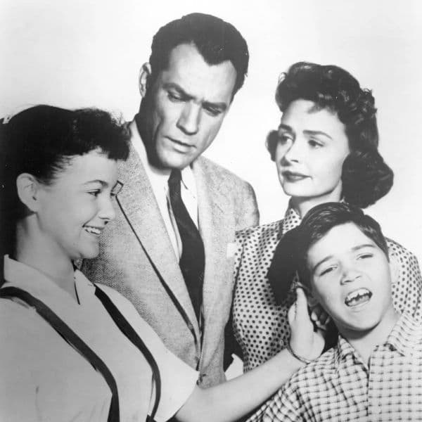 L'actrice Donna Reed, ignorant son cancer en phase terminale, est sortie de l'hôpital le 24 décembre pour passer Noël dernier avec sa famille après que ses médecins lui ont diagnostiqué des ulcères hémorragiques. En 1986, sa mort est...