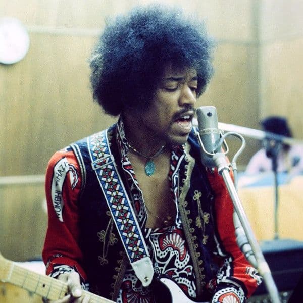 Unconscious and unresponsive, Jimi Hendrix died from a terrible mistake - at 27, Hendrix died after taking nine sleeping pills, although the recommendation was only half a pill. The autopsy report showed that he died after asphyxiating. Here's the...